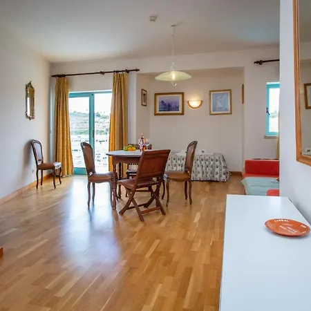 Marina 1Bdr Apartment W/ Private Parking & Pool By Lovelystay *