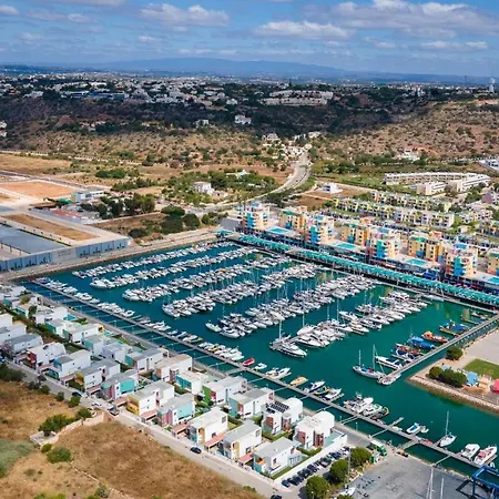Marina 1Bdr Apartment W/ Private Parking & Pool By Lovelystay Apartamento