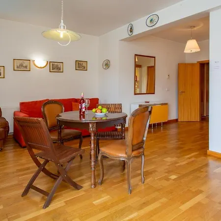 Marina 1Bdr Apartment W/ Private Parking & Pool By Lovelystay Apartamento