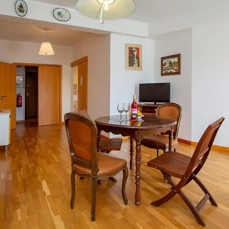 Marina 1Bdr Apartment W/ Private Parking & Pool By Lovelystay
