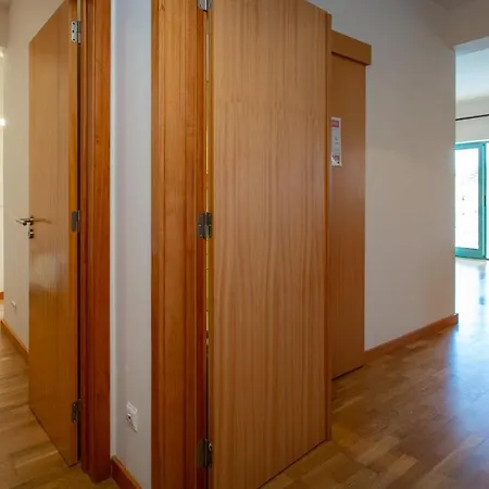 Marina 1Bdr Apartment W/ Private Parking & Pool By Lovelystay Апартаменты *